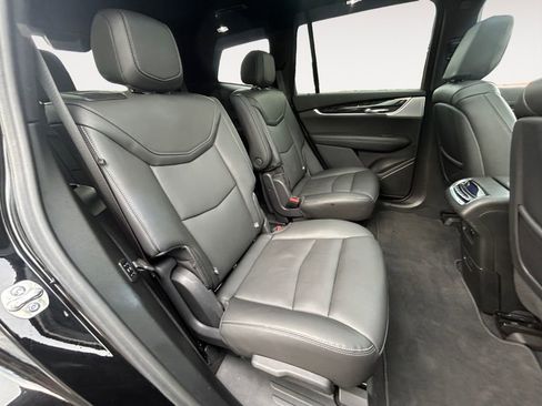 Used 2025 Cadillac XT6 Premium Luxury image 11