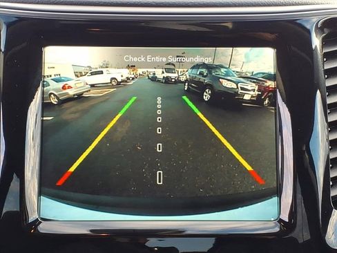 Used 2019 Jeep Cherokee Limited image 10