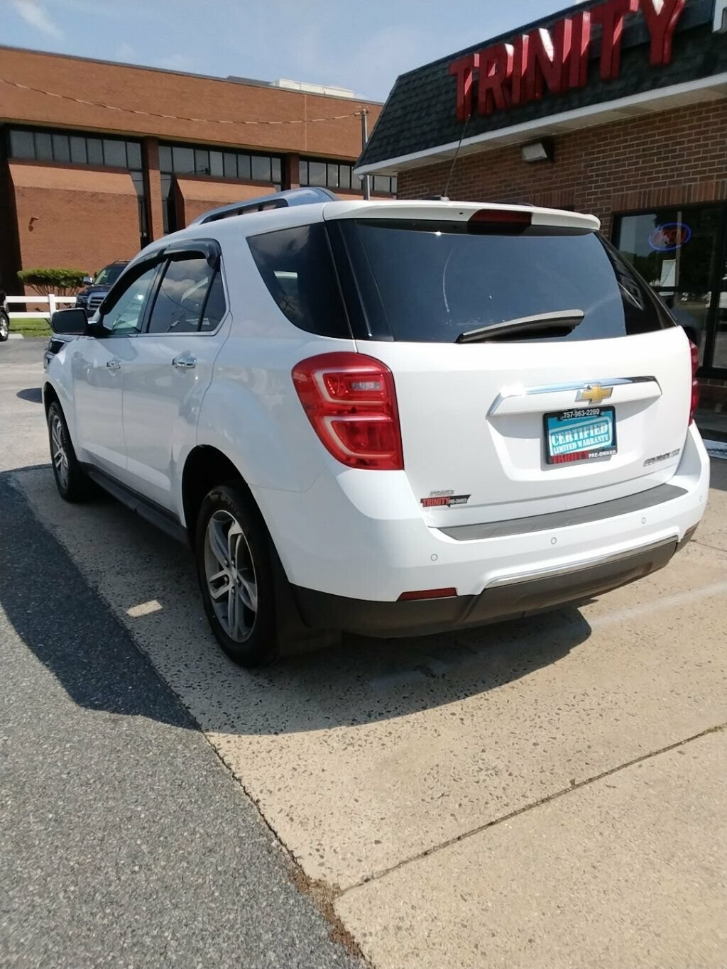 Used 2016 Chevrolet Equinox LTZ w/ Enhanced Convenience Package AWD/4WD image 2