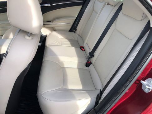 Used 2018 Chrysler 300 Limited w/ Safetytec Plus Group image 22