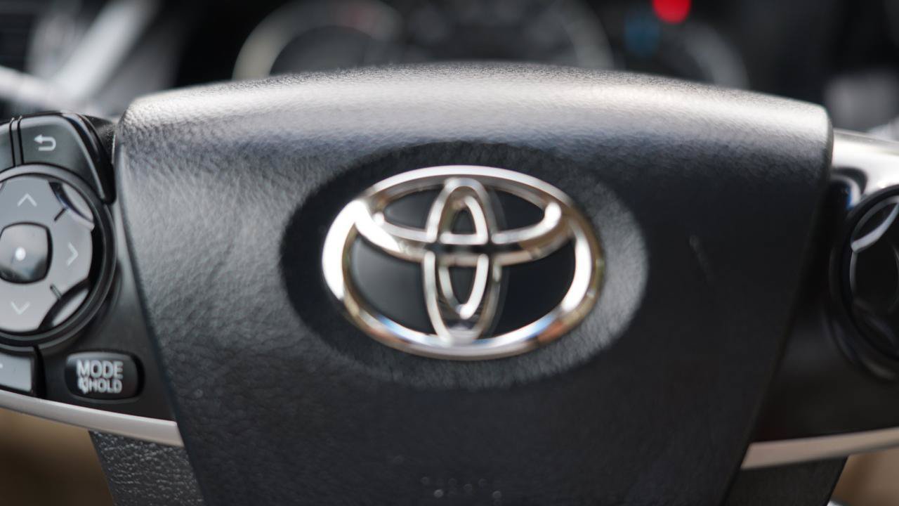 Used 2014 Toyota Camry XLE FWD image 15