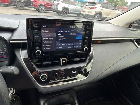 Used 2022 Toyota Corolla LE FWD image 29