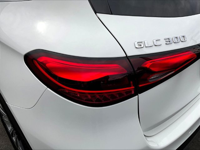 Used 2026 Mercedes-Benz GLC 300 4MATIC image 25