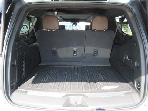 Used 2025 Chevrolet Suburban High Country AWD/4WD image 20