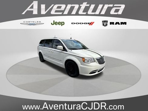 Used 2013 Chrysler Town & Country Touring image 1