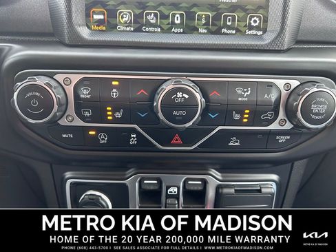 Used 2023 Jeep Gladiator Mojave w/ Cold Weather Group image 25