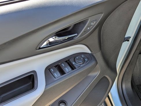 Used 2022 Chevrolet Equinox LT image 11