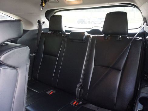 Used 2021 Toyota Highlander XLE FWD image 17