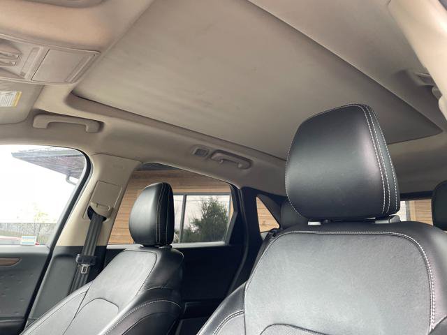 Used 2020 Ford Escape Titanium AWD/4WD image 18