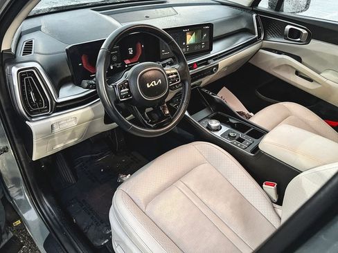 Used 2025 Kia Sorento EX image 11