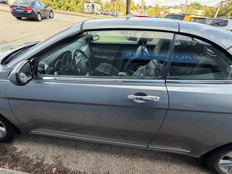 Used 2010 Chrysler Sebring Limited FWD image 24