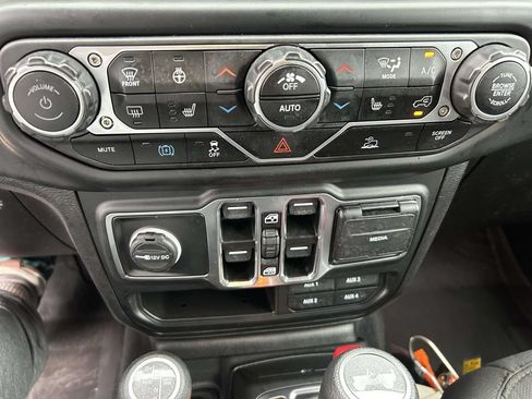 Used 2023 Jeep Wrangler Unlimited w/ Sun & Screen Package AWD/4WD image 30