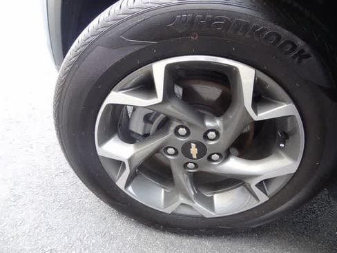 Used 2025 Chevrolet Trax LT FWD image 33