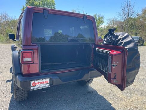 Used 2021 Jeep Wrangler Unlimited Sport w/ Sun And Sound Package AWD/4WD image 11