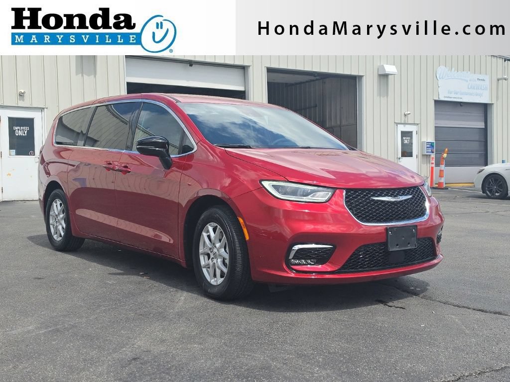 Used 2025 Chrysler Pacifica Select FWD image 1