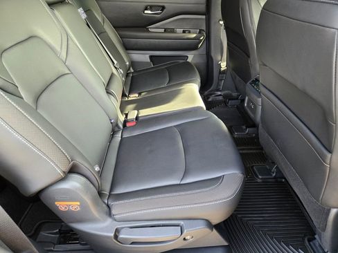 Certified 2024 Nissan Pathfinder SL image 21