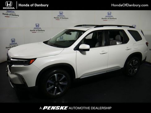 New 2025 Honda Pilot Touring image 1