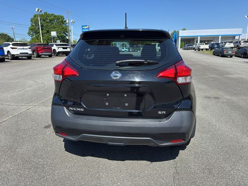 Used 2019 Nissan Kicks SR w/ SR Premium Package FWD image 5