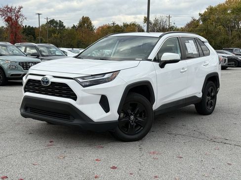 Used 2022 Toyota RAV4 XLE image 3