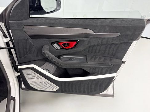 Used 2023 Lamborghini Urus Performante AWD/4WD image 24