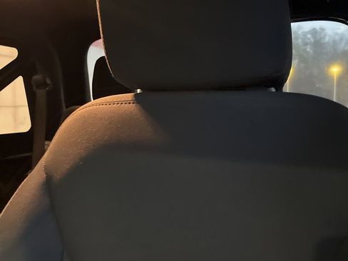 Used 2018 Jeep Wrangler Sport image 5