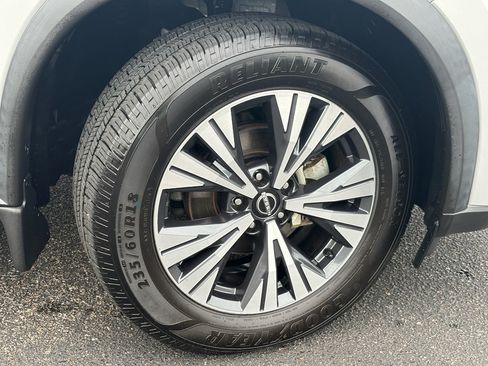 Used 2023 Nissan Rogue SV w/ SV Premium B Package FWD image 3