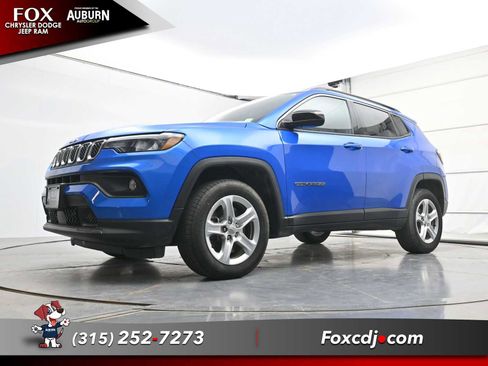 Used 2023 Jeep Compass Latitude w/ Convenience Group AWD/4WD image 19