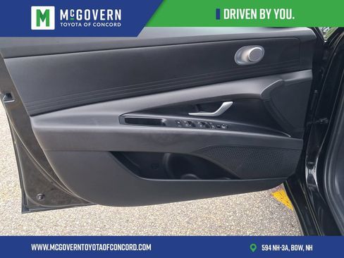 Used 2024 Hyundai Elantra SE FWD image 13