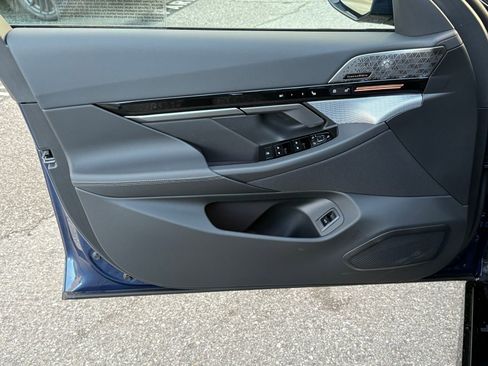 New 2026 BMW 530i xDrive w/ M Sport Package image 19