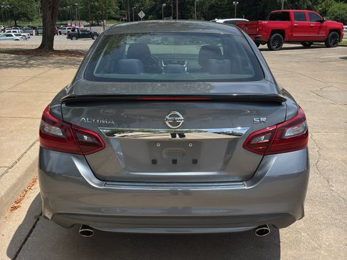 Used 2017 Nissan Altima 2.5 SR w/ Midnight Edition Package FWD image 7