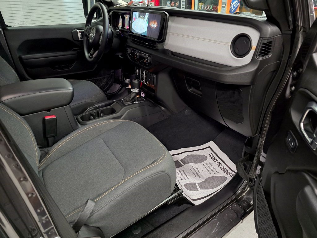 Used 2025 Jeep Wrangler Unlimited Sport AWD/4WD image 28