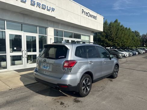 Used 2017 Subaru Forester 2.5i Limited AWD/4WD image 3