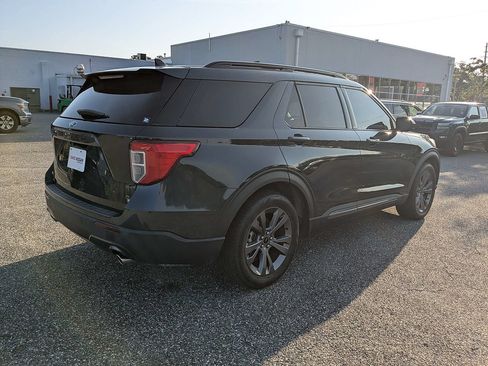 Used 2022 Ford Explorer XLT w/ Equipment Group 202A RWD image 4