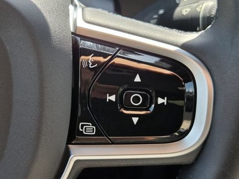 Used 2025 Volvo XC90 B5 Core AWD/4WD image 24
