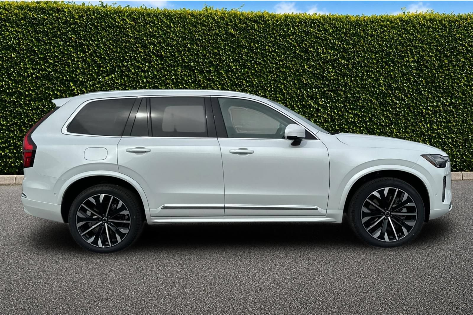 New 2025 Volvo XC90 T8 Plus w/ Protection Package Premier AWD/4WD image 7