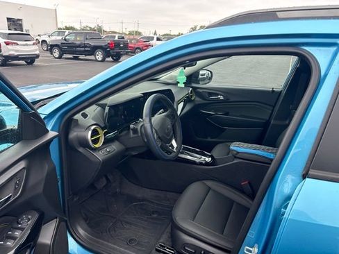 Certified 2025 Chevrolet Trax ACTIV w/ Driver Confidence Package FWD image 11