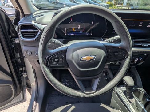 Used 2025 Chevrolet TrailBlazer LT AWD/4WD image 21