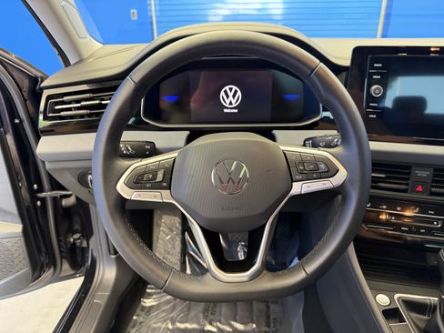 Used 2025 Volkswagen Jetta SE w/ Sunroof Package FWD image 14