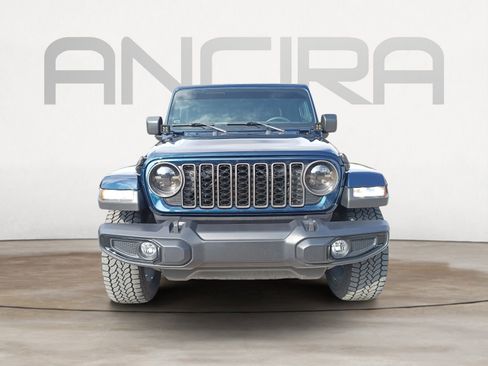 Used 2025 Jeep Gladiator Sport image 4