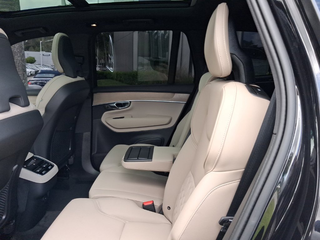 Certified 2025 Volvo XC90 B5 Core w/ Climate Package AWD/4WD image 8
