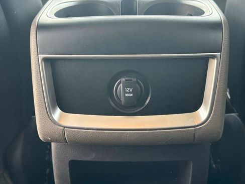 Used 2025 Kia Carnival FWD image 16