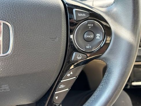 Used 2016 Honda Accord Touring image 11