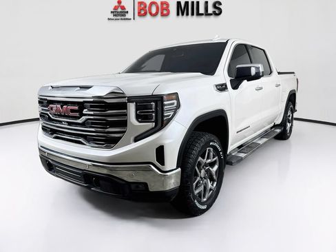 Used 2024 GMC Sierra 1500 SLT w/ SLT Premium Plus Package AWD/4WD image 3