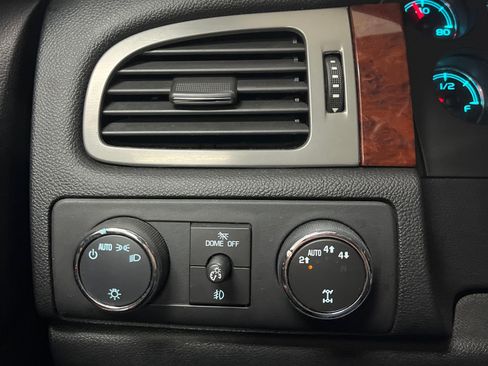 Used 2013 Chevrolet Tahoe LTZ image 19