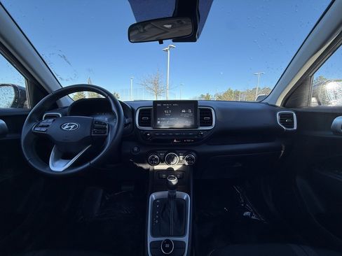 Used 2025 Hyundai Venue SEL image 29