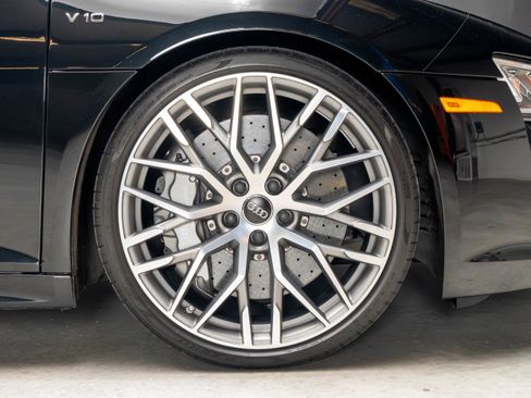 Used 2017 Audi R8 V10 plus AWD/4WD image 19