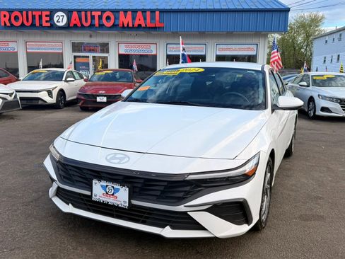Used 2024 Hyundai Elantra SEL FWD image 1