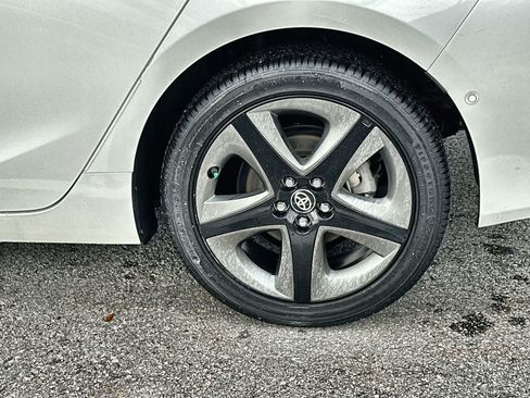 Used 2020 Toyota Prius XLE image 8