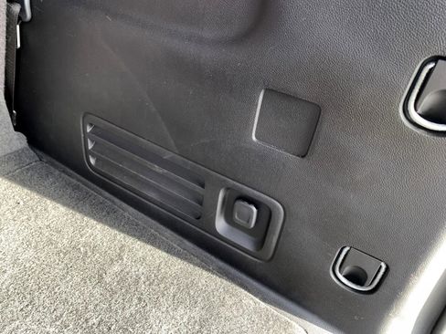 Used 2019 Chevrolet Traverse LT image 28