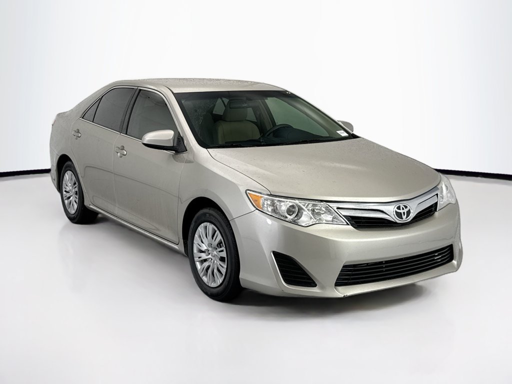 Used 2014 Toyota Camry LE FWD image 3